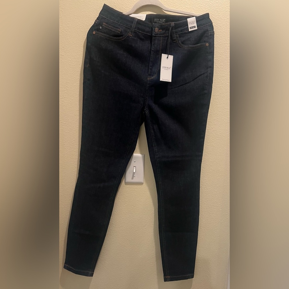 Woman’s NWT Judy Blue size 13 Dark Blue Skinny Jeans.